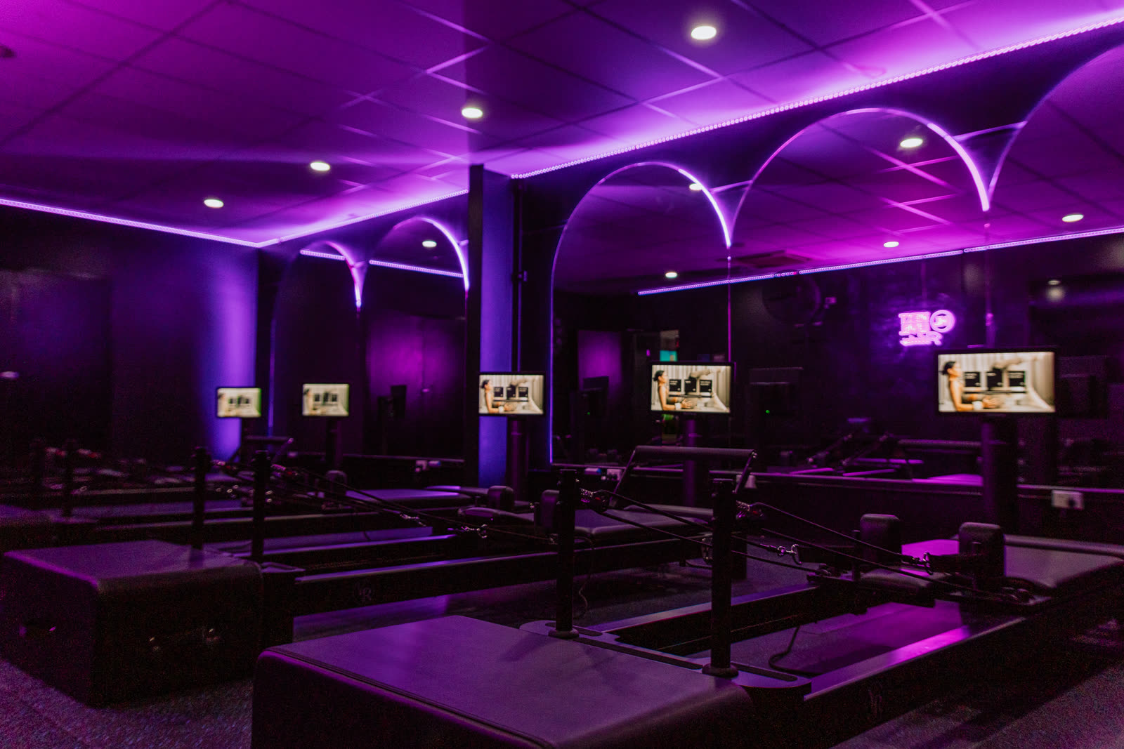Reformer pilates studio beds